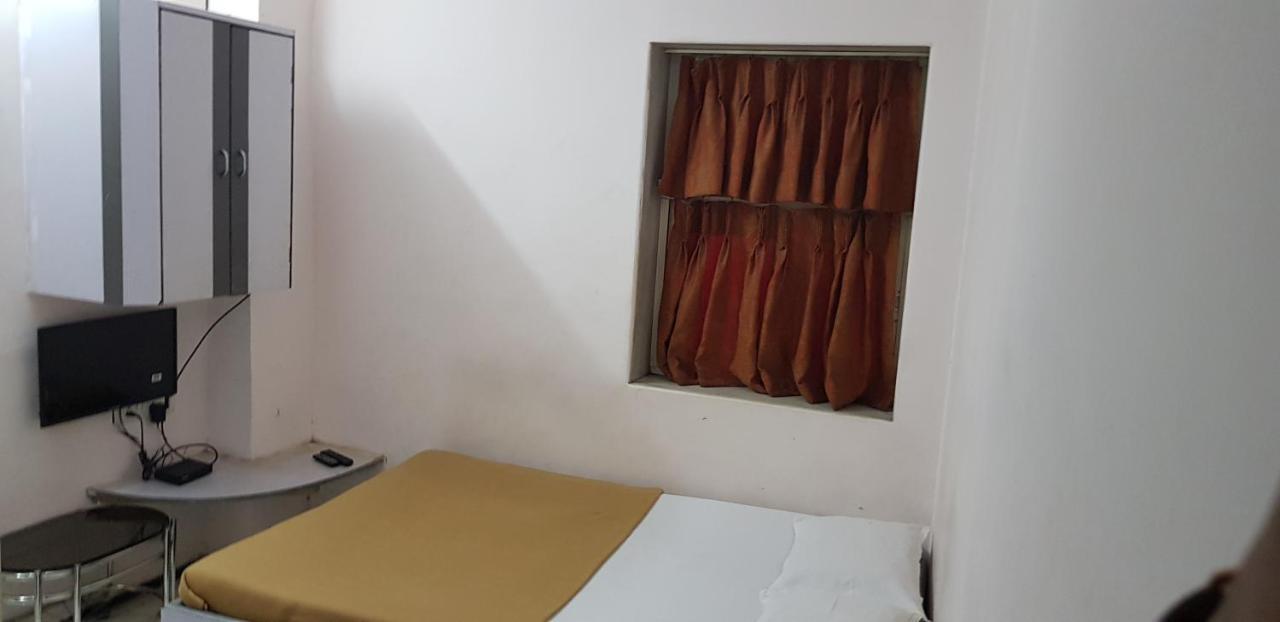 New Metro Guest House Mumbai Eksteriør bilde
